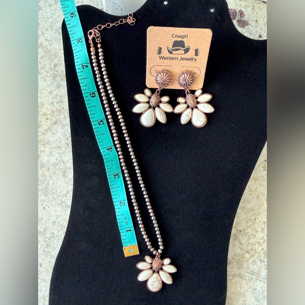 Copper-Tone Cream Stone Western Pendant Necklace & Earrings Set - Picture 5 of 8